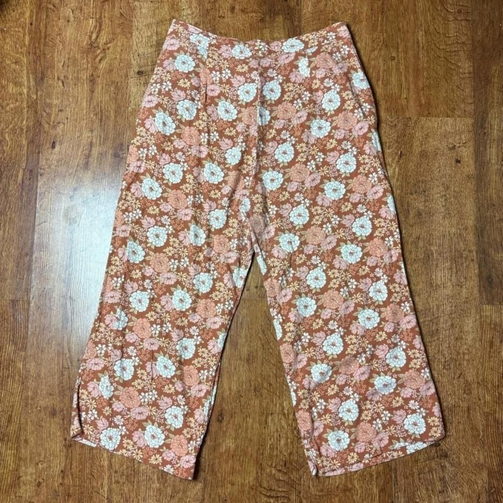 Hollister pink orange floral high-waisted wide-leg capri? pants,